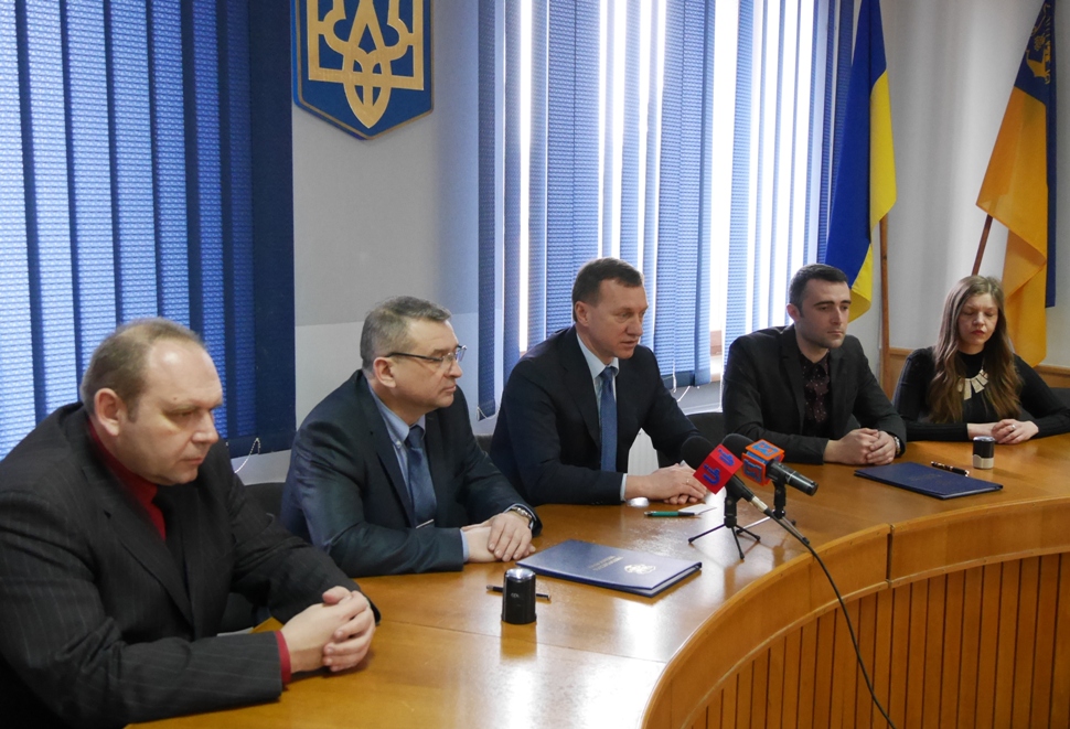 В Ужгородській міській раді відбулося підписання договору з представниками підприємства «Електронтранс»