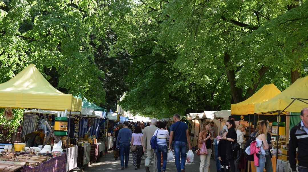 В Ужгороді відкрили ярмарок «АгроСакураФест»