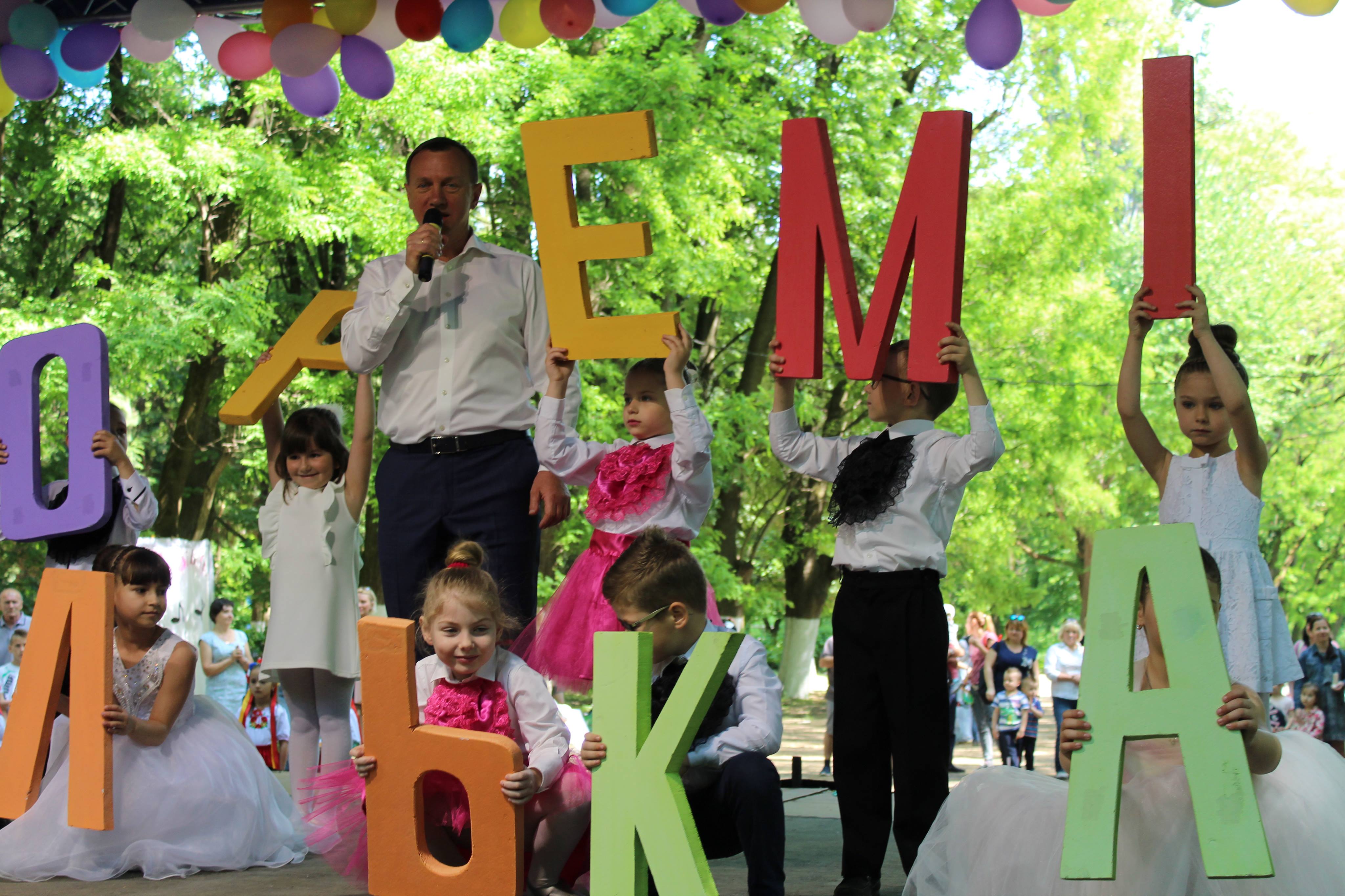 В Ужгороді провели конкурс талантів для дошкільнят “До-ре-мі-фа-соль-ка”