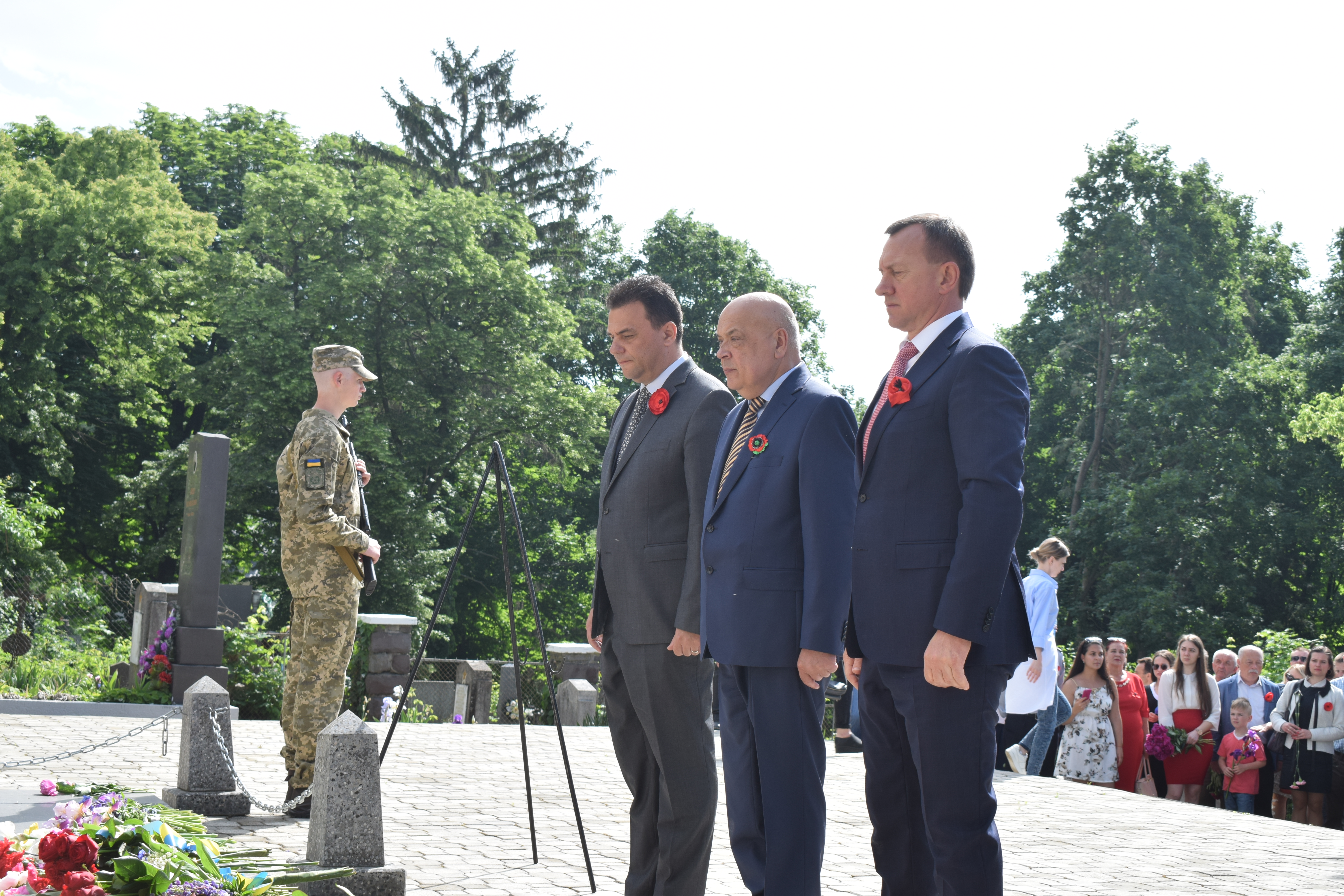 День пам’яті та примирення і 73-ю річницю Перемоги над нацизмом відзначили в Ужгороді