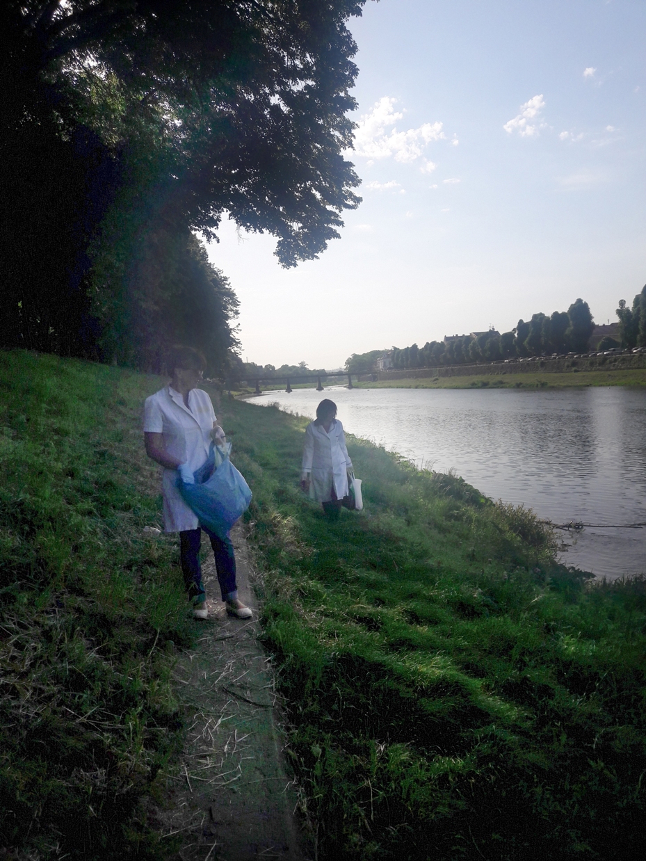В Ужгороді продовжують дератизацію на схилах річки