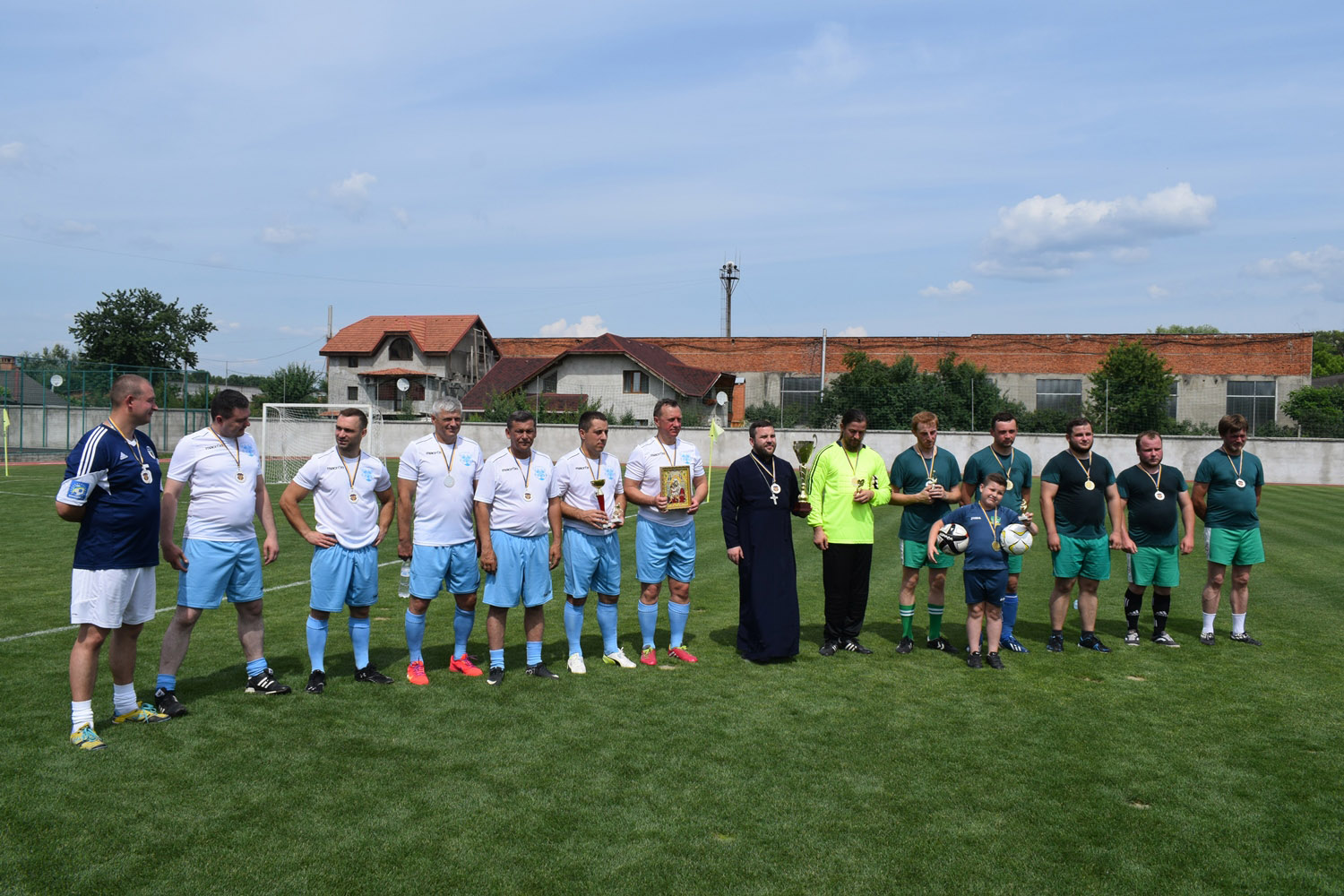 Депутати Ужгородської міської ради зіграли у благодійному футбольному матчі