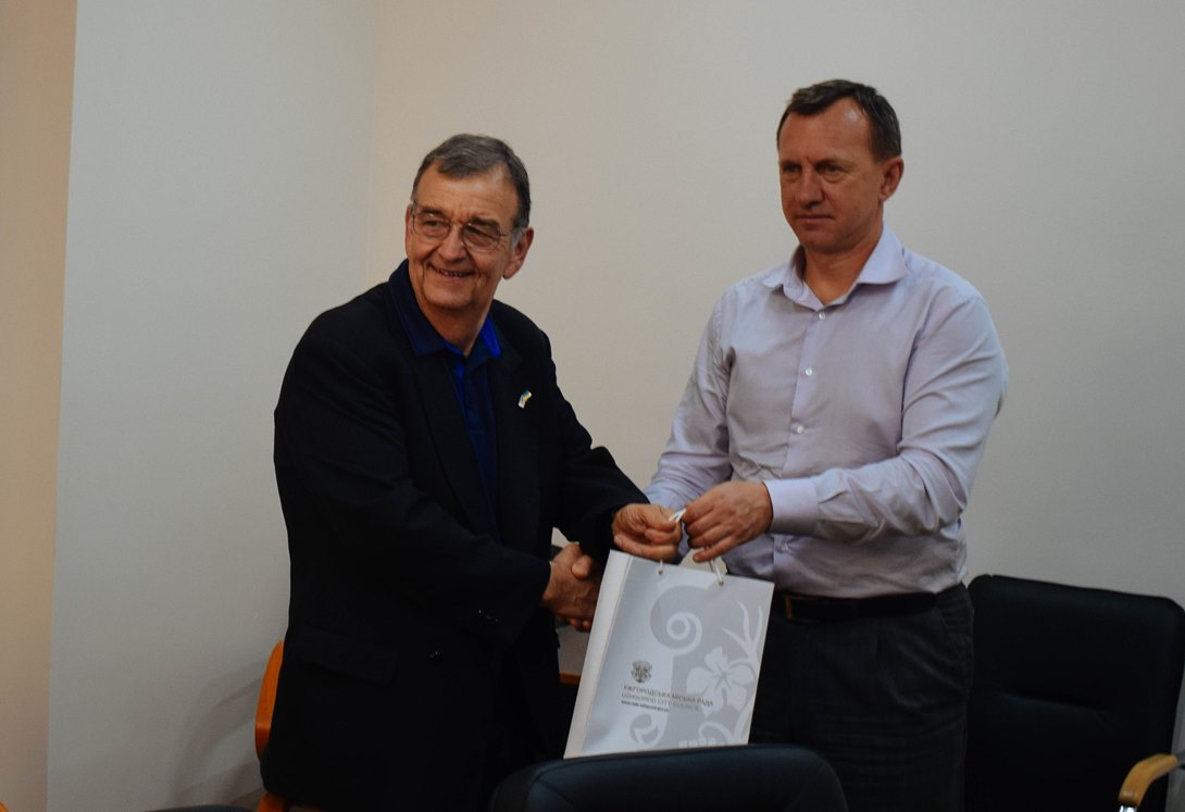 Міський голова Богдан Андріїв зустрівся із Почесним громадянином Ужгорода, американцем Пітером Бобером