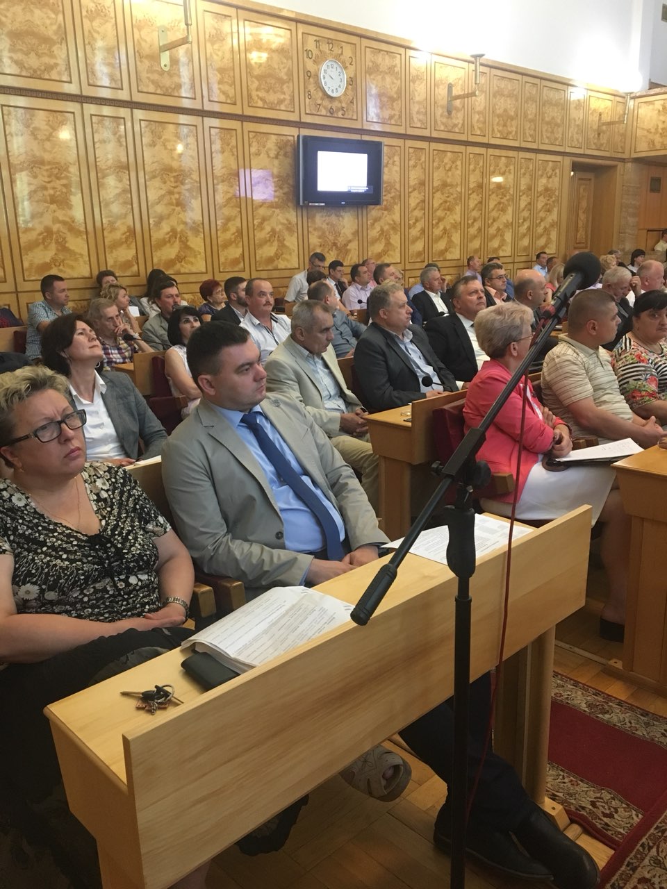 За участю представників центральних відомств в Закарпатській ОДА відбулося засідання з питань дотримання законодавства про оплату праці