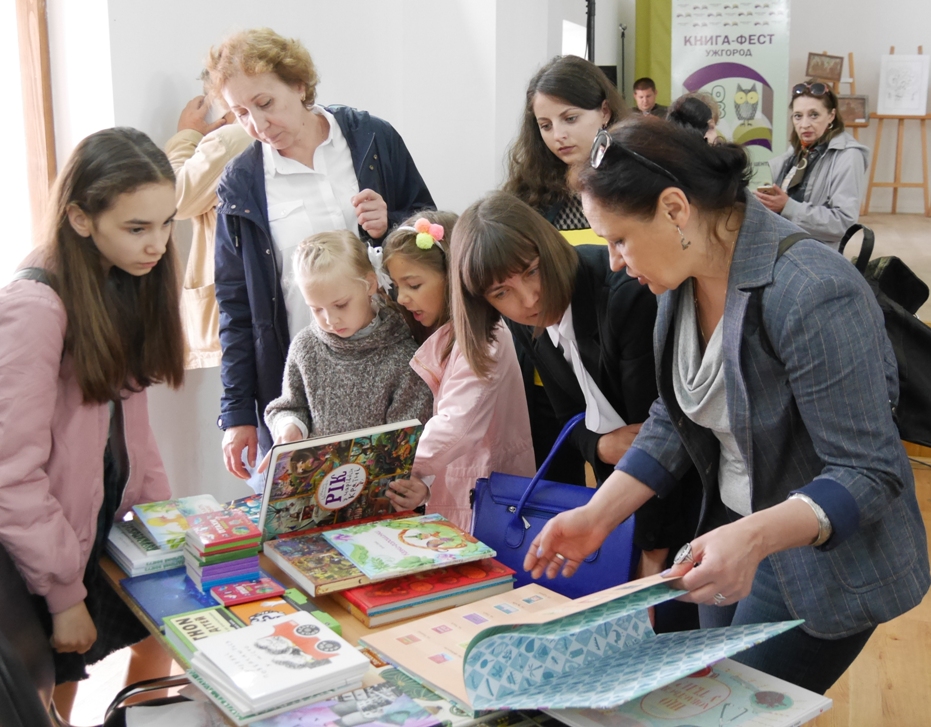 В Ужгороді офіційно відкрили фестиваль “Книга-фест-2018”