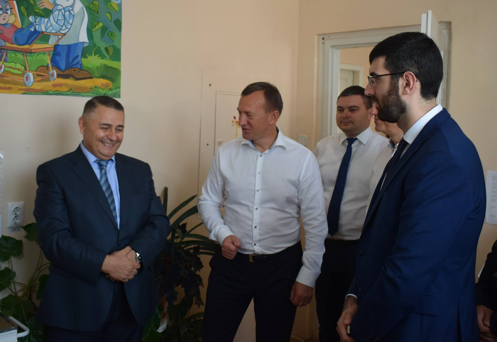 Два мультифункціональні апарати для фізіотерапії передали представники вірменської общини міській дитячій лікарні