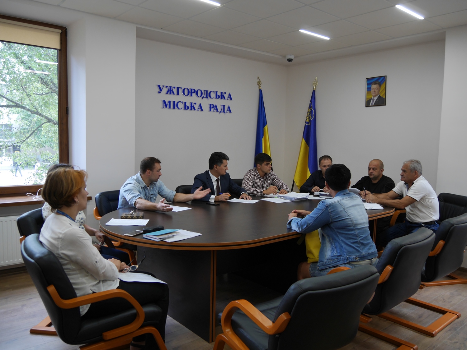 За незаконну рекламу, розкидання сміття, вигул собак без намордників та інші правопорушення ужгородці сплатять штрафи
