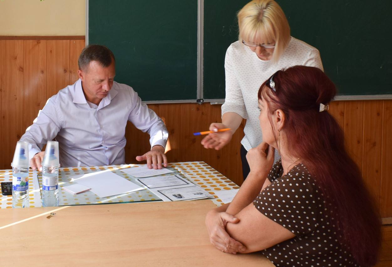 Богдан Андріїв спілкувався з ужгородцями на виїзному прийомі громадян