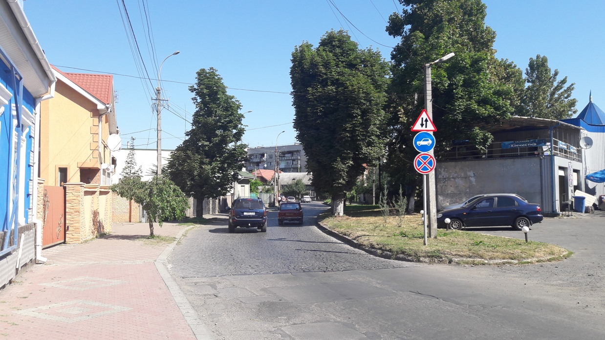 На вулиці Підградській в Ужгороді відкрили двосторонній рух для авто