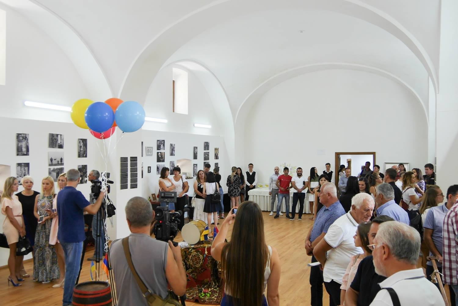 В Ужгороді відкрили виставку експонатів зі збірки родини народного артиста України та Вірменії Сергія Параджанова