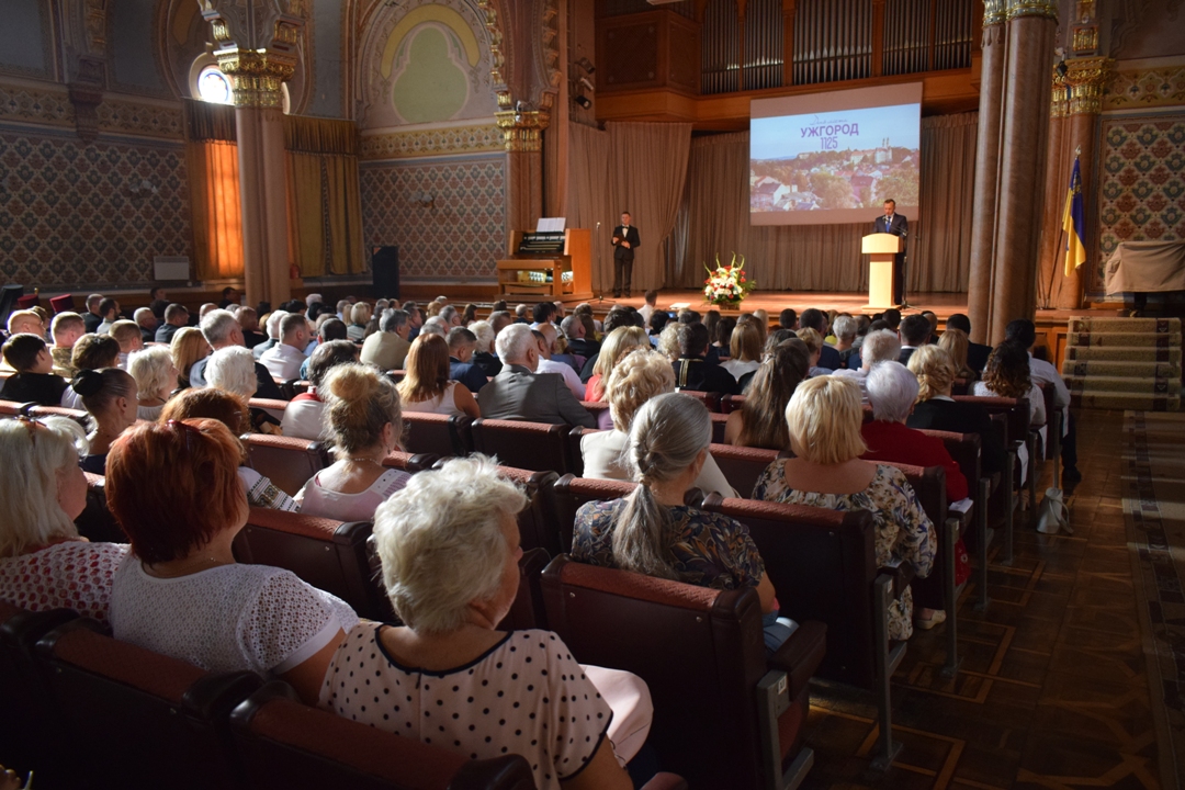 Урочисте міське Віче до Дня народження Ужгороді відбулося в обласній філармонії