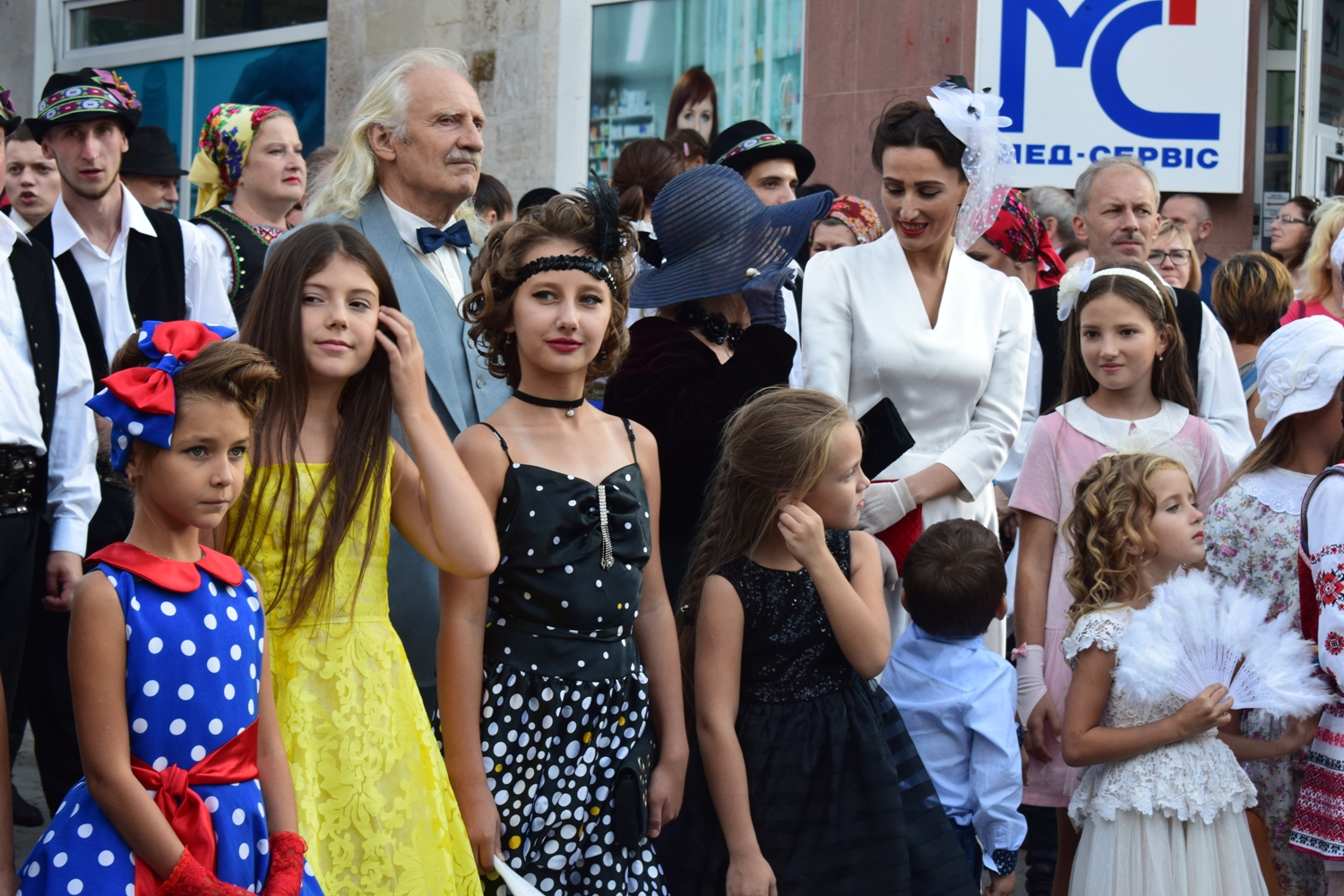 Відтворення атмосфери Ужгорода столітньої давності представили митці у центрі міста