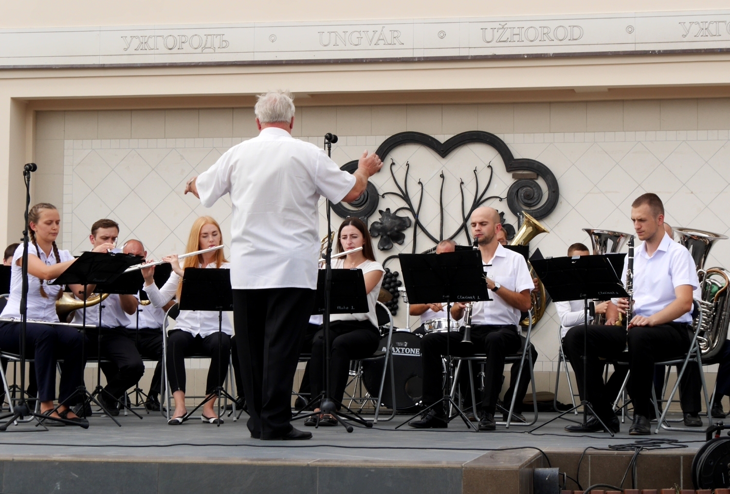 Ужгород вітав естрадно-духовий оркестр обласної філармонії
