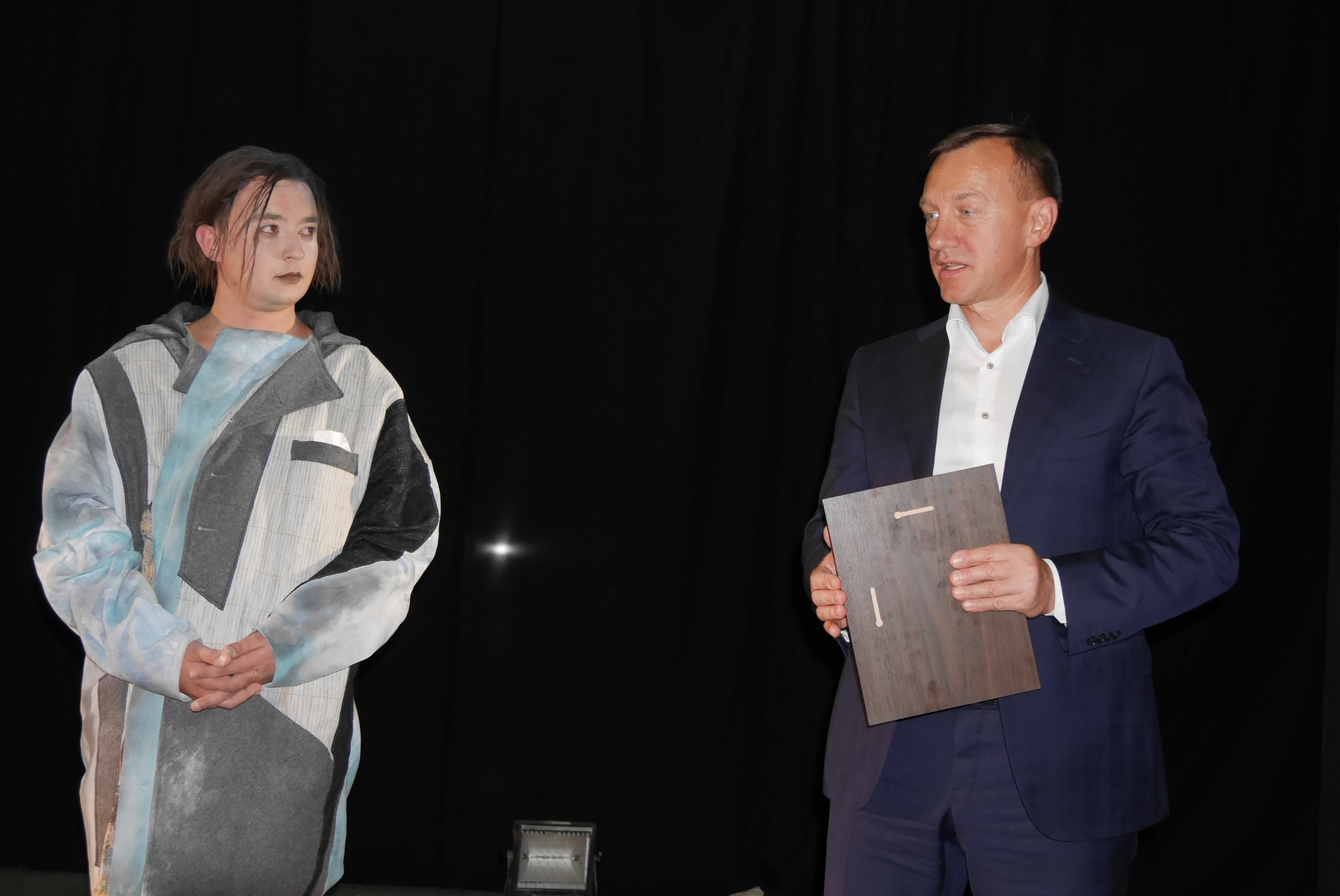 В Ужгороді почався перший Міжнародний театральний фестиваль моновистав “Монологи над Ужем”.