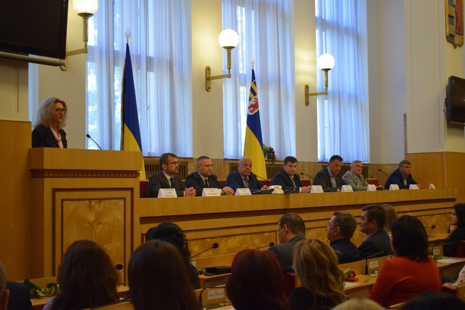 З нагоди Дня юриста працівників управління правового забезпечення Ужгородської міської ради відзначили грамотами