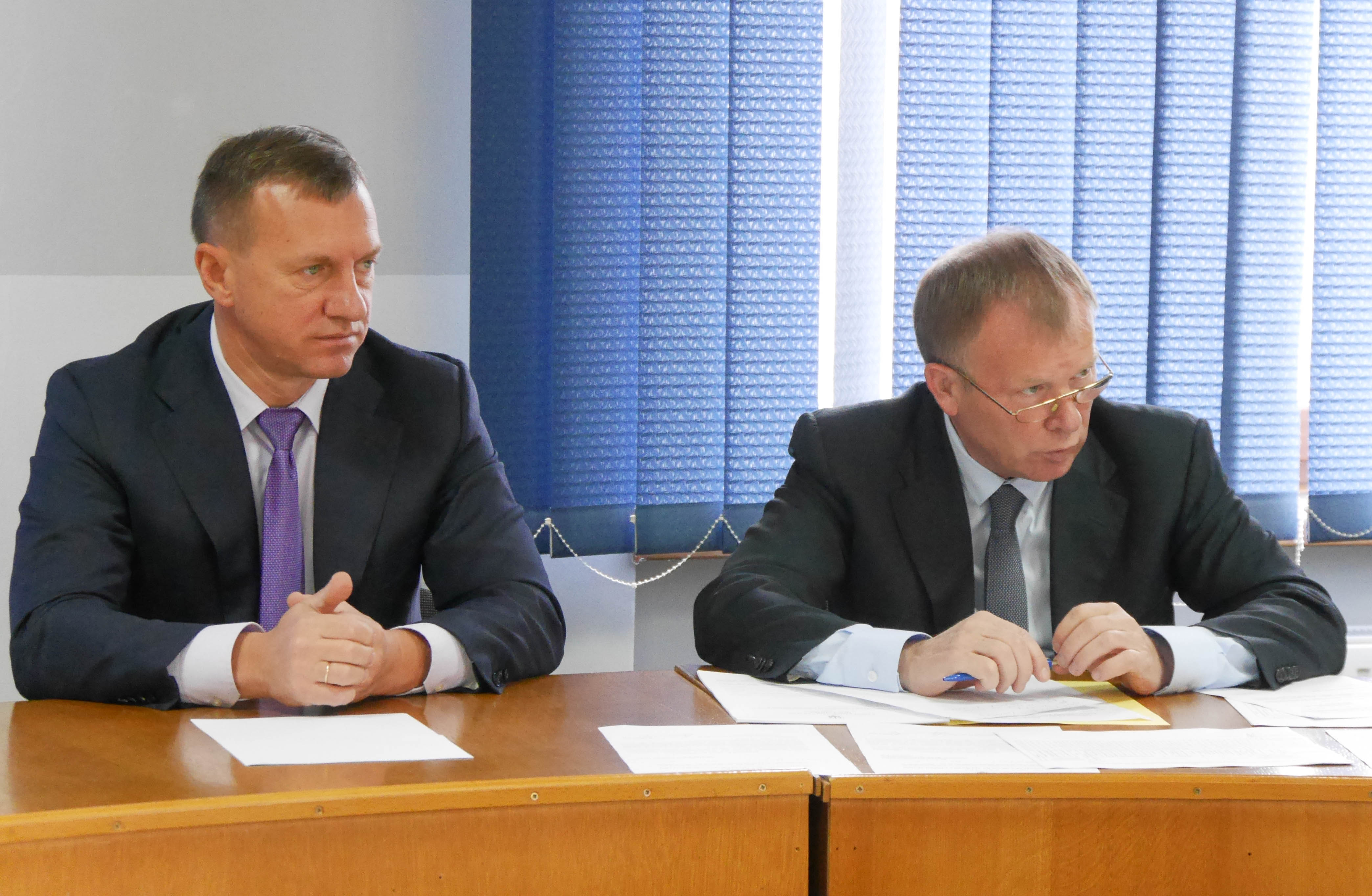 В Ужгородській міській раді провели спільну нараду щодо будівництва житла для військовослужбовців