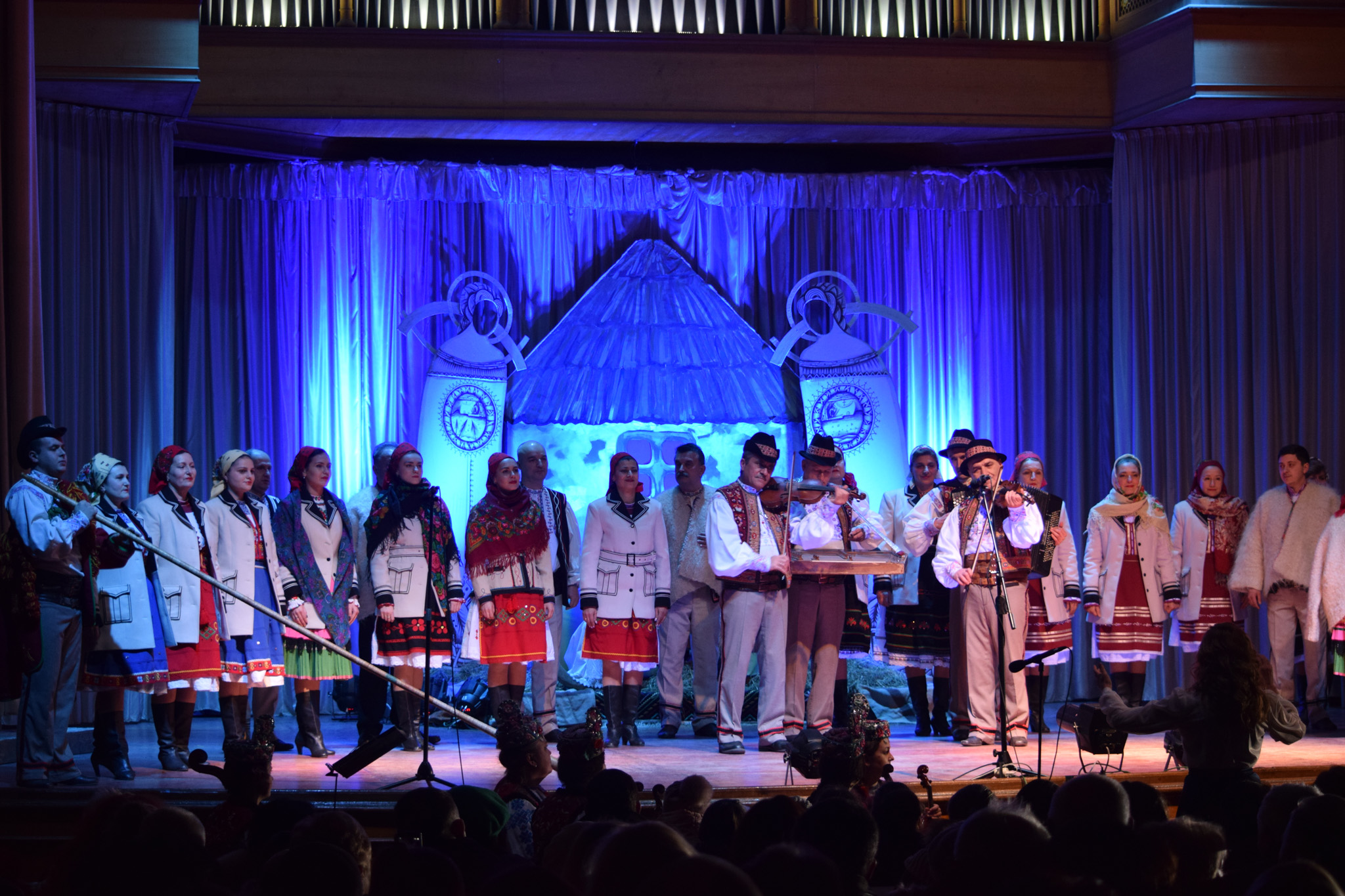 Заcлужений академічний Закарпатський народний хор представив до свят унікальну програму “Легенди Різдва”