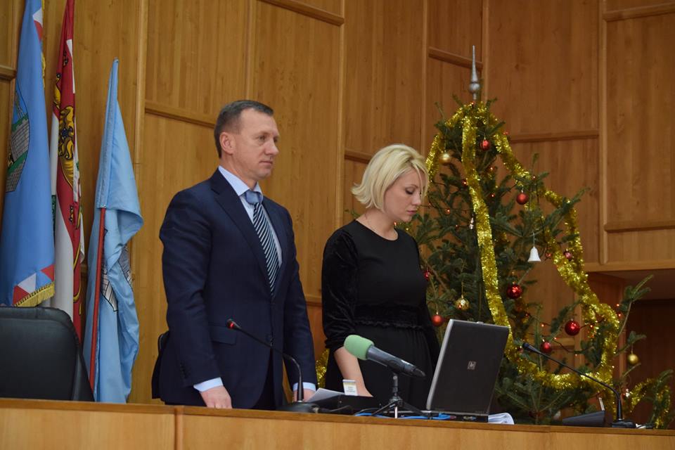 На позачерговій сесії Ужгородської міськради прийняли рішення для реформ у медичній галузі та будівництва спортивних майданчиків шкіл