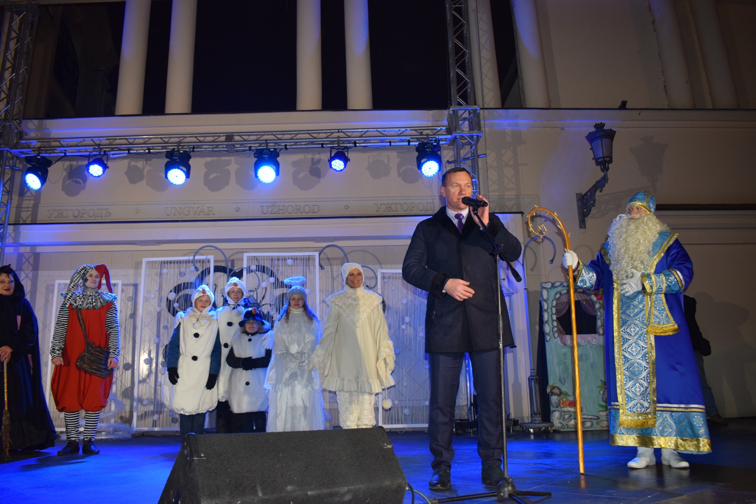 Сьогодні в Ужгороді засвітили вогні головної ялинки міста