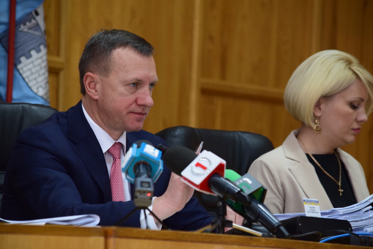 Бюджет-2019, зміни до цільових програм, звернення депутатів до Міносвіти – в Ужгороді відбулася сесія міськради