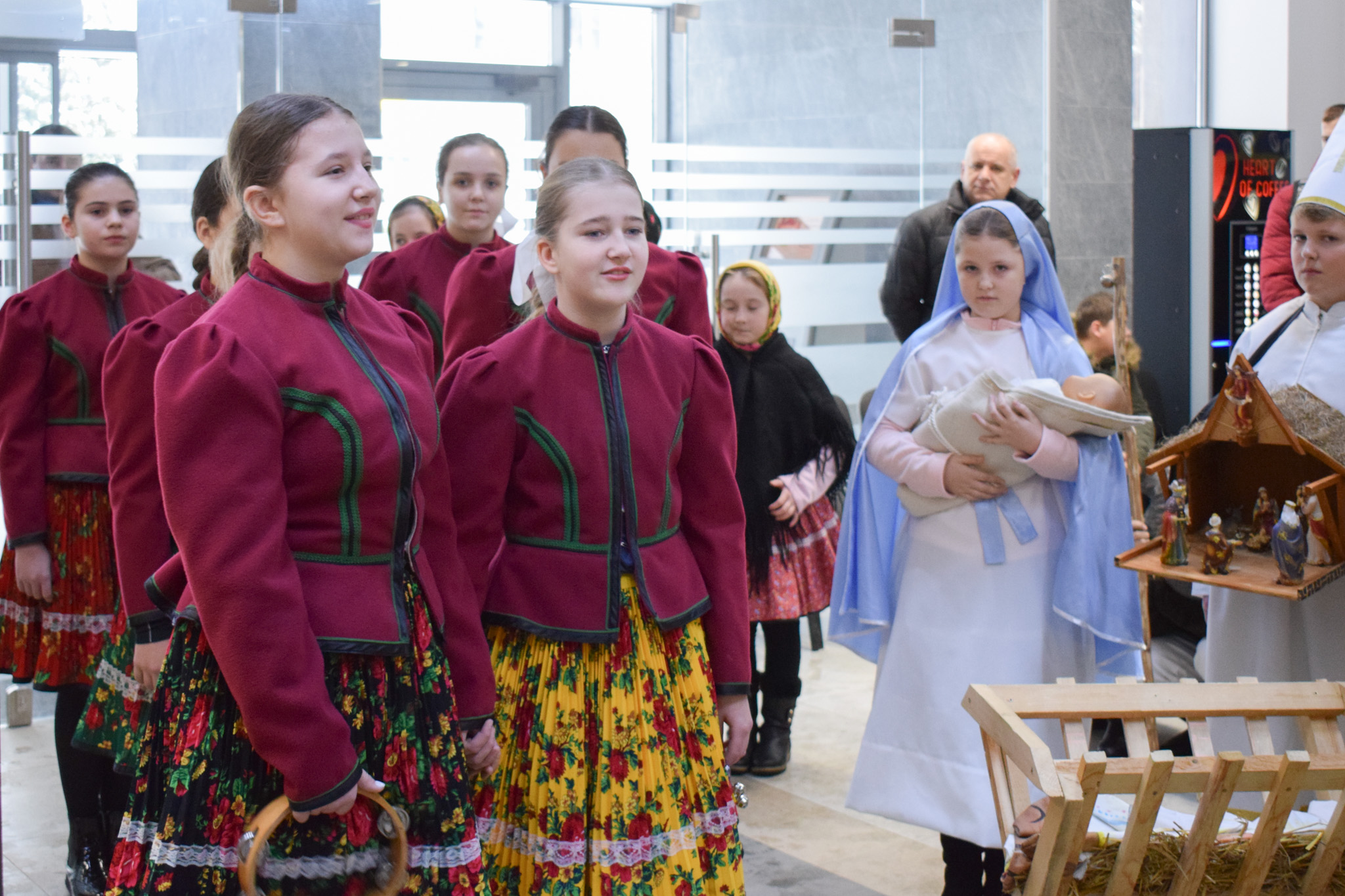 Діти зі Словаччини завітали з колядою до Ужгородської міської ради
