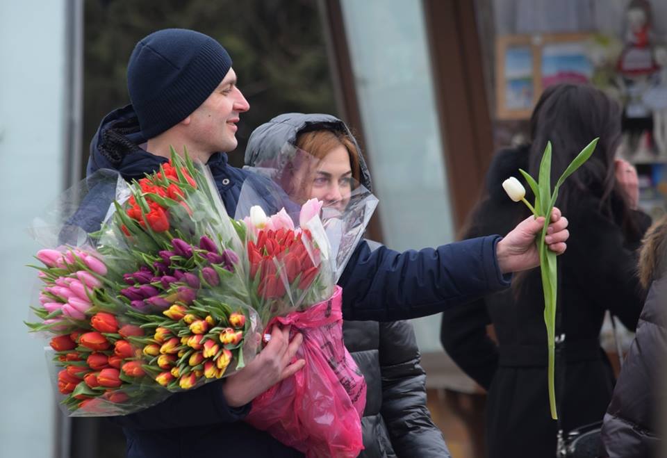 День усіх закоханих в Ужгороді відзначили соціальною акцією